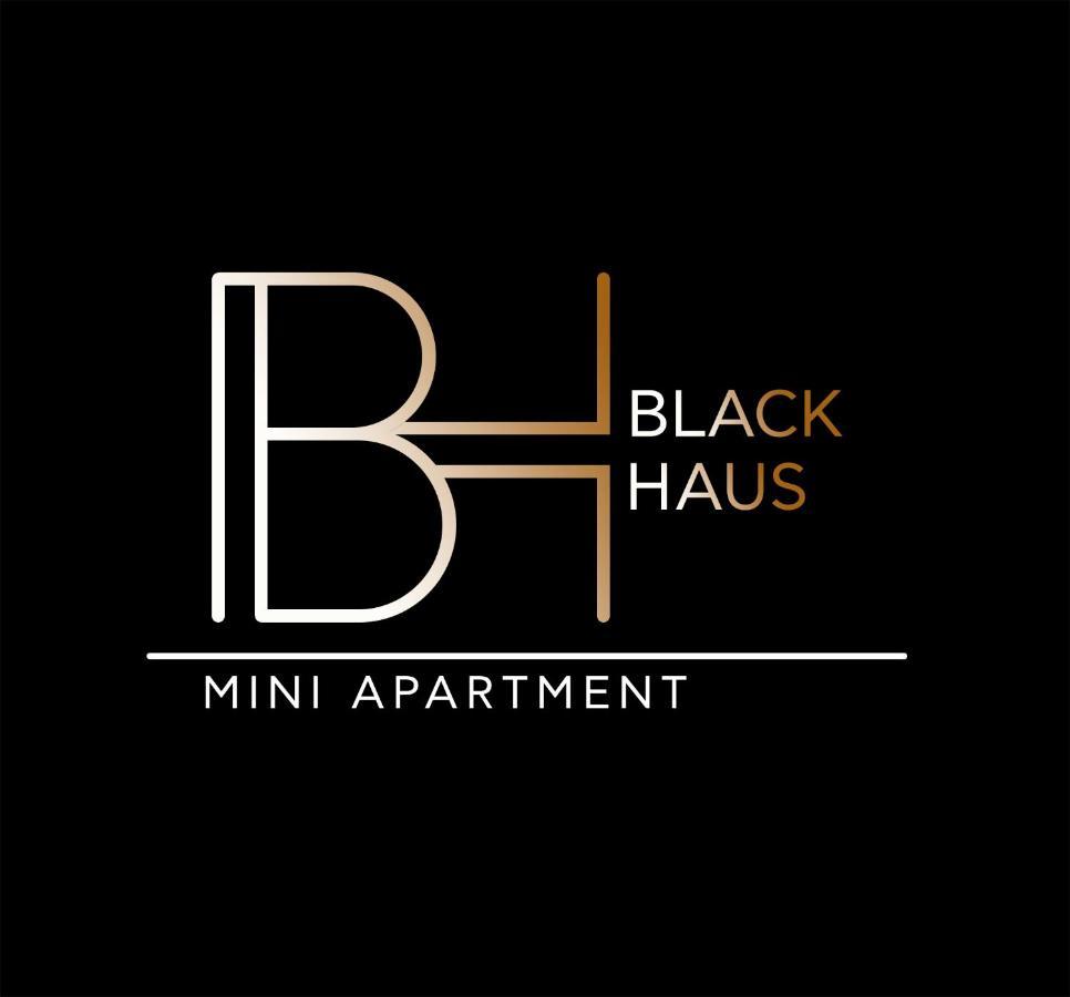 Blackhaus Young Mini Tesalonika Bagian luar foto